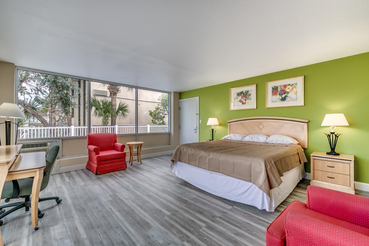 Beachcomber Inn & Suites 미를 비치 외부 사진