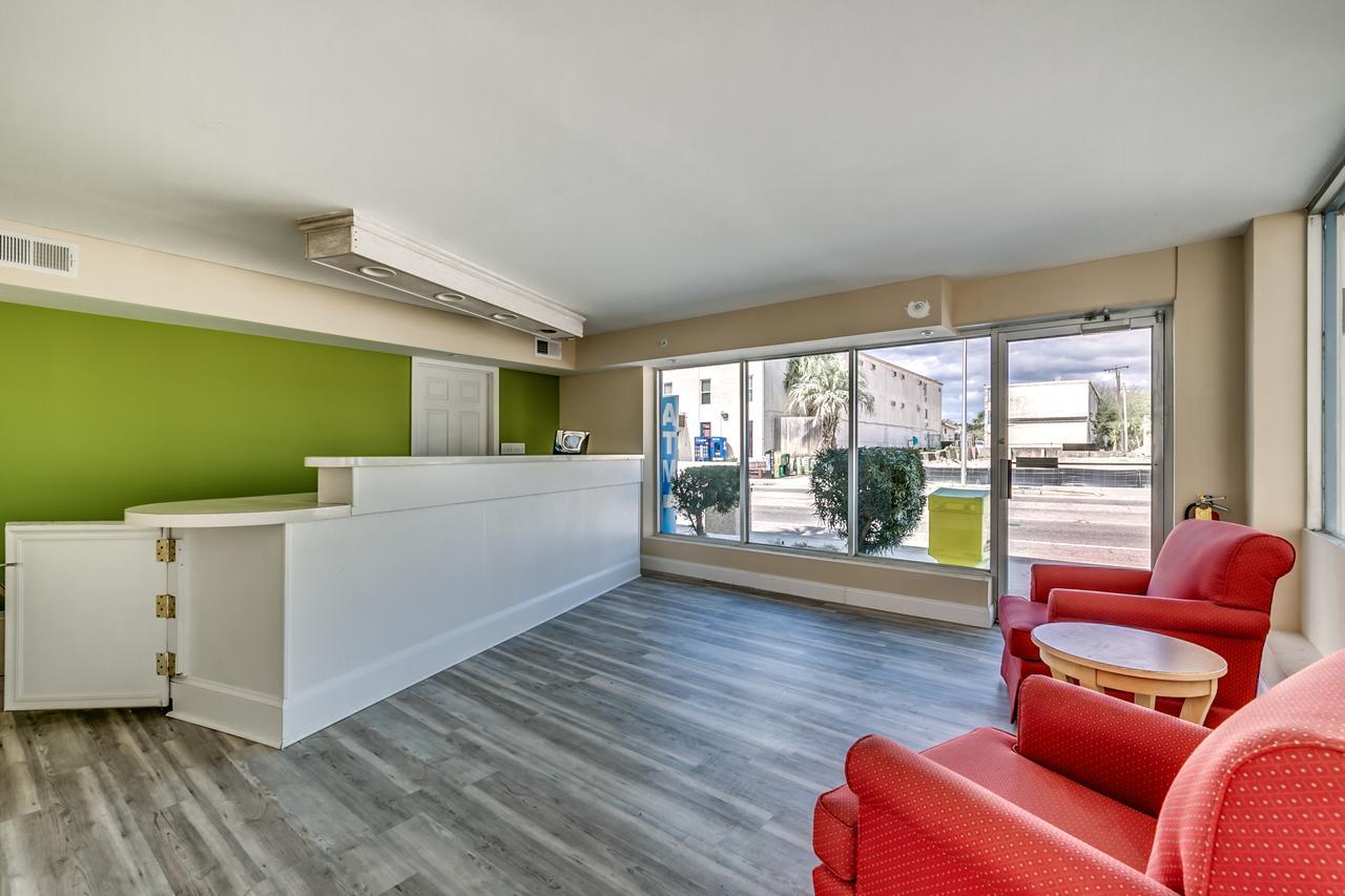 Beachcomber Inn & Suites 미를 비치 외부 사진